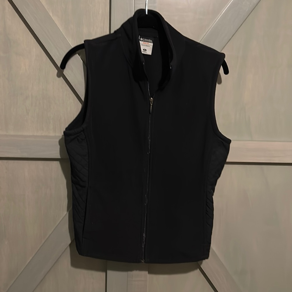 Women’s Columbia fleece vest with quilting insets.
